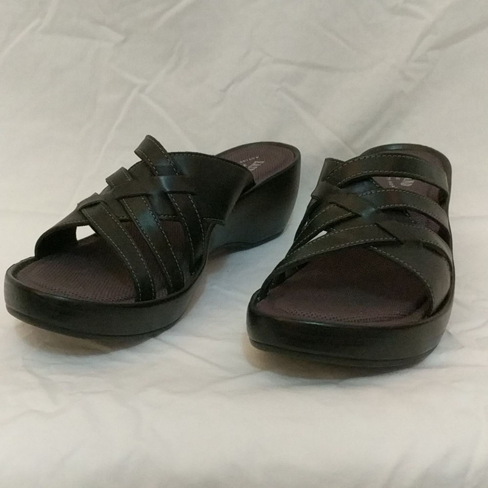 Eastland memory foam size 9 women black sandal